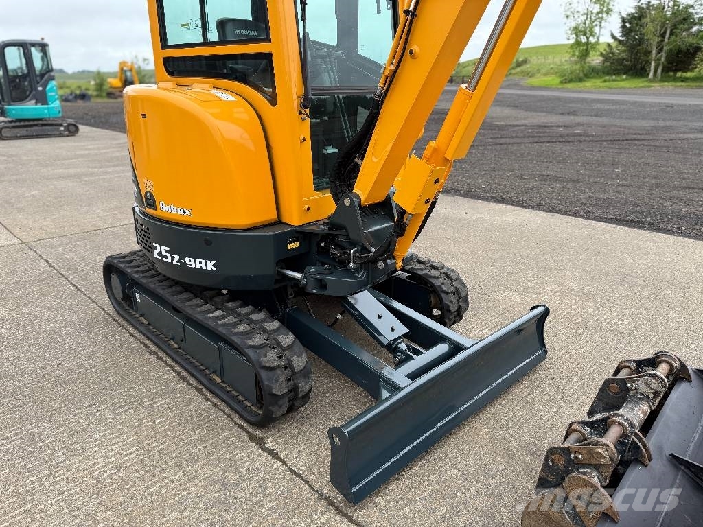 Hyundai R25Z-9 AK 小型挖土機/掘鑿機<7t(小型挖掘機)