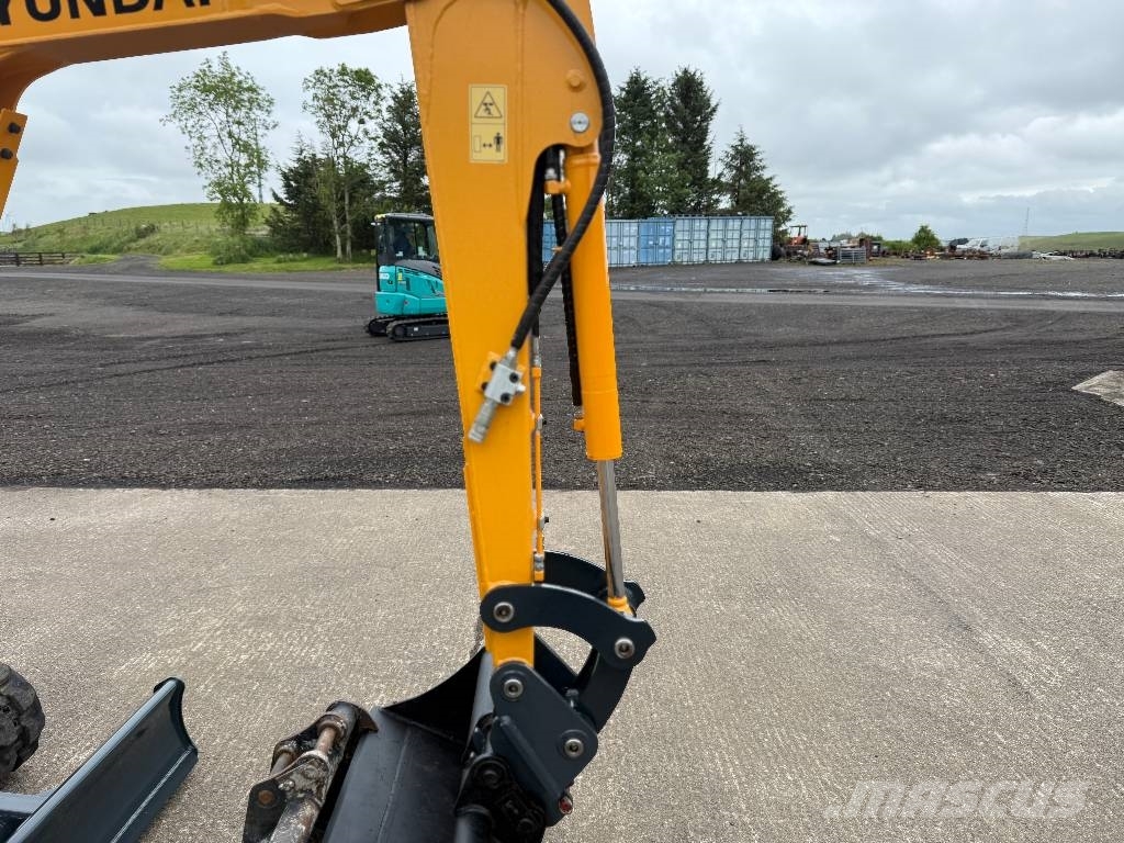 Hyundai R25Z-9 AK 小型挖土機/掘鑿機<7t(小型挖掘機)