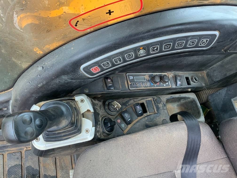 JCB JS 260 LC Gravemaskiner på larvebånd