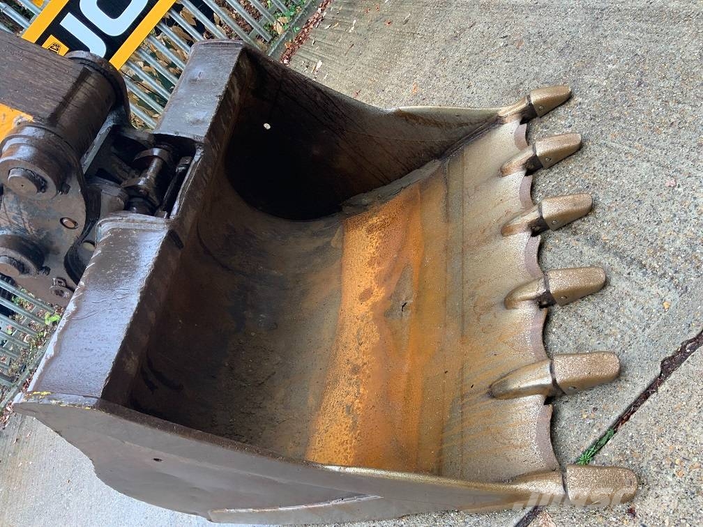 JCB JS 260 LC Gravemaskiner på larvebånd
