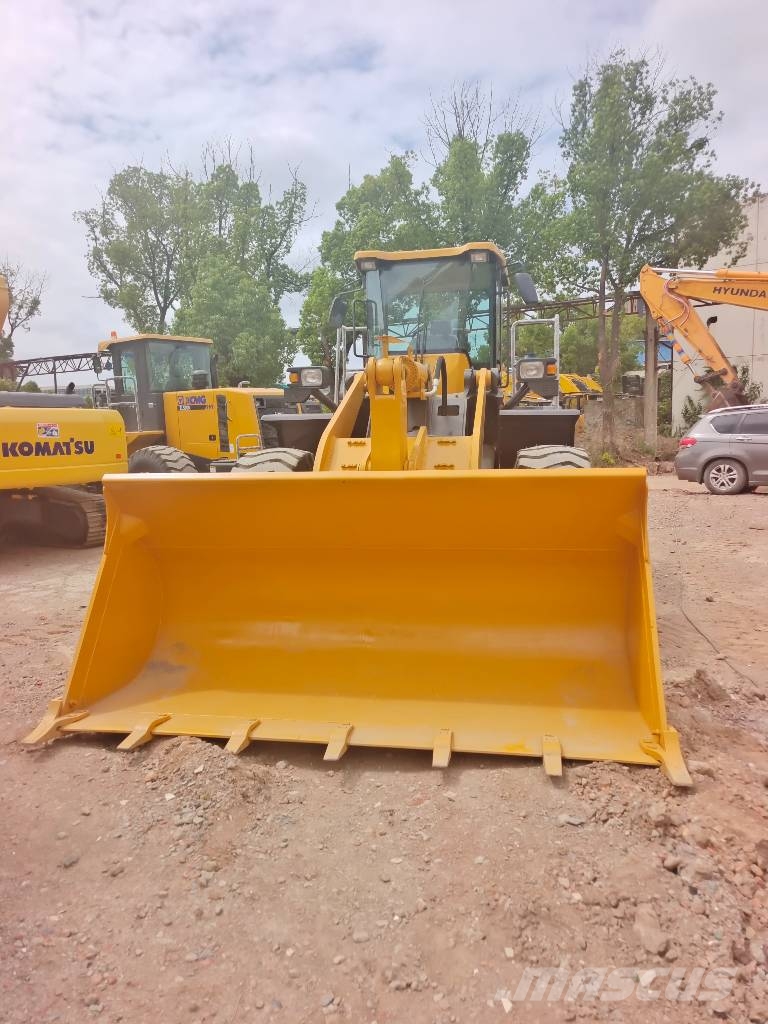 SDLG LG 956 L Shanghai largest supplier Incarcator pe pneuri