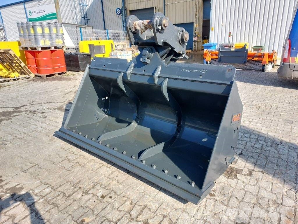 KSW Łyżka_skarpowa_PC360 Tranšėjų kasimo technika