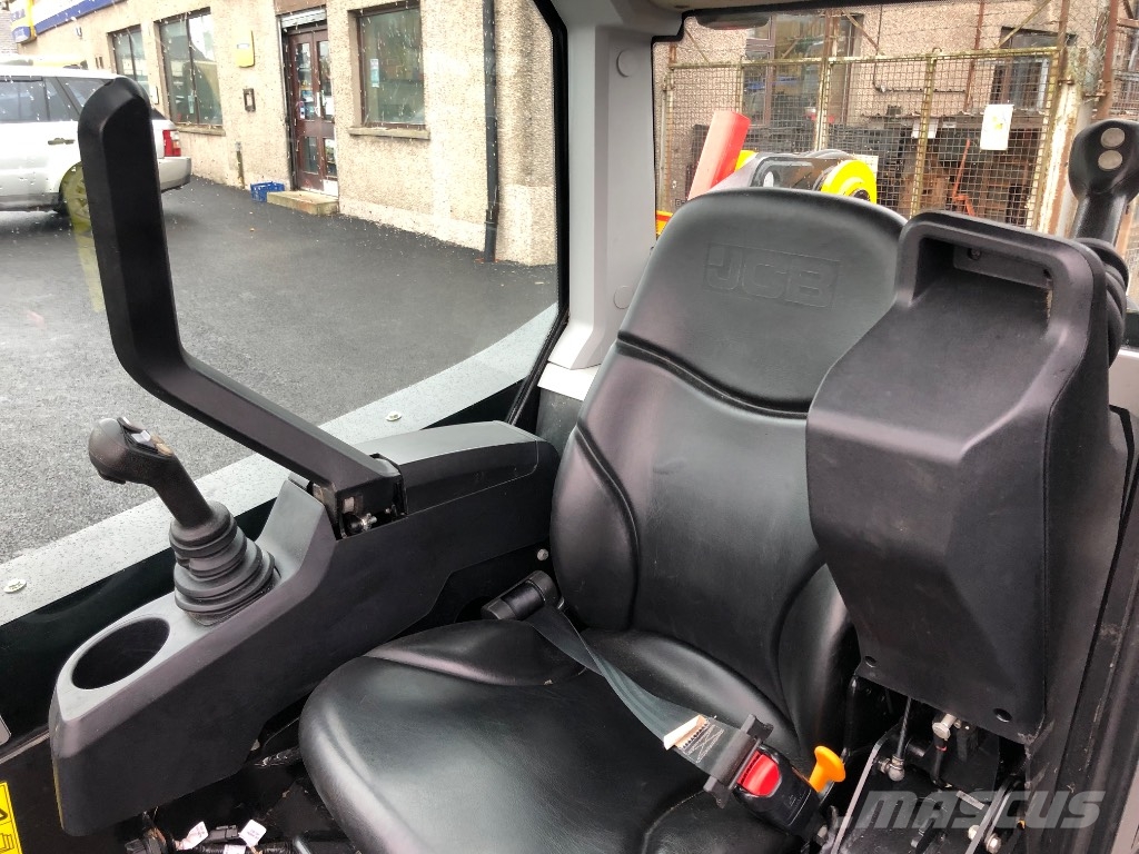 JCB 155 Lietoti riteņu kompaktiekrāvēji