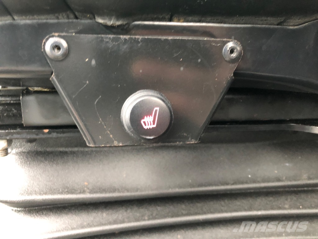 JCB 155 Lietoti riteņu kompaktiekrāvēji