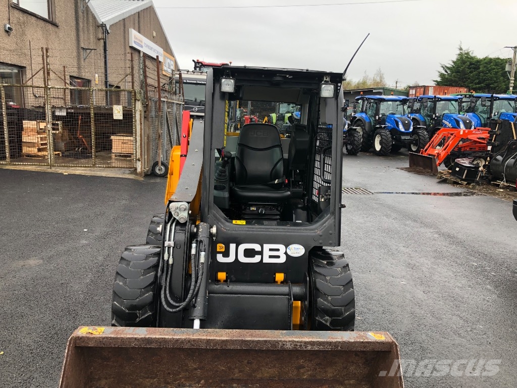 JCB 155 Lietoti riteņu kompaktiekrāvēji