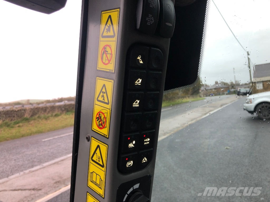 JCB 155 Lietoti riteņu kompaktiekrāvēji