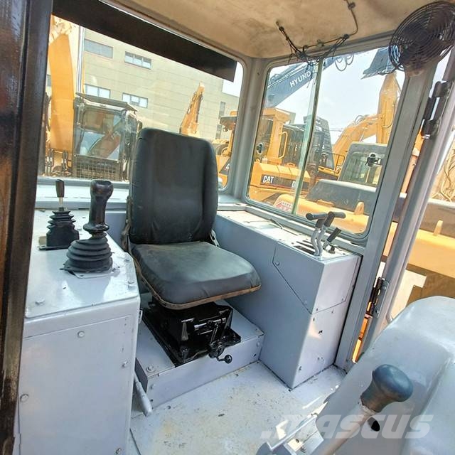 CAT D 6 G 履帶推土機