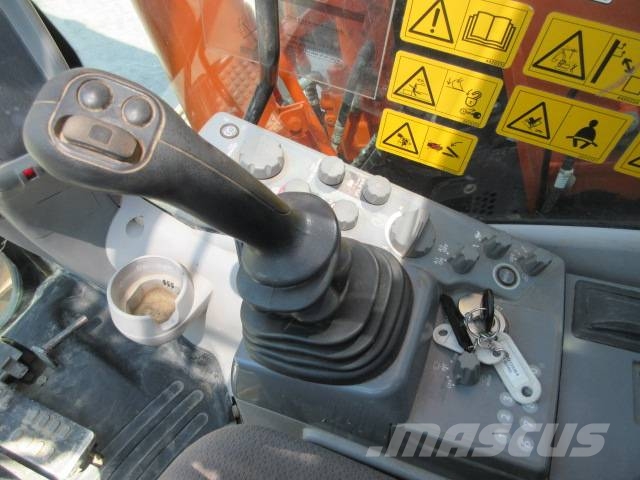 Hitachi ZX 135 US-6 Lánctalpas kotrók