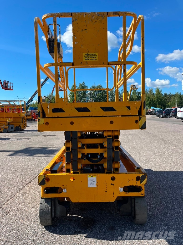 Haulotte Compact 12 Scheren-Arbeitsbühnen