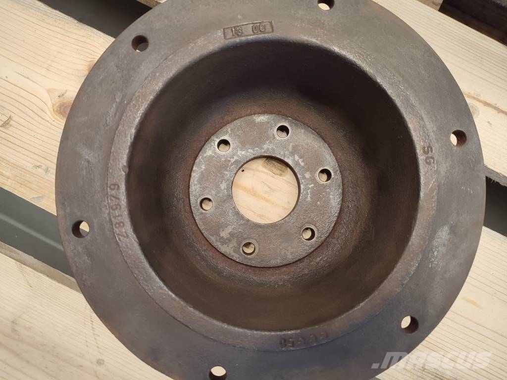 John Deere Fan hub Z81979 of the JOHN DEERE 6125HZ007 engine Mootorid