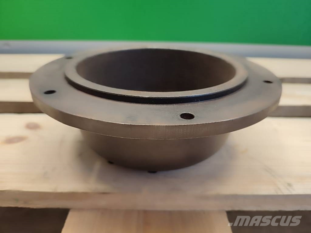 John Deere Fan hub Z81979 of the JOHN DEERE 6125HZ007 engine Mootorid