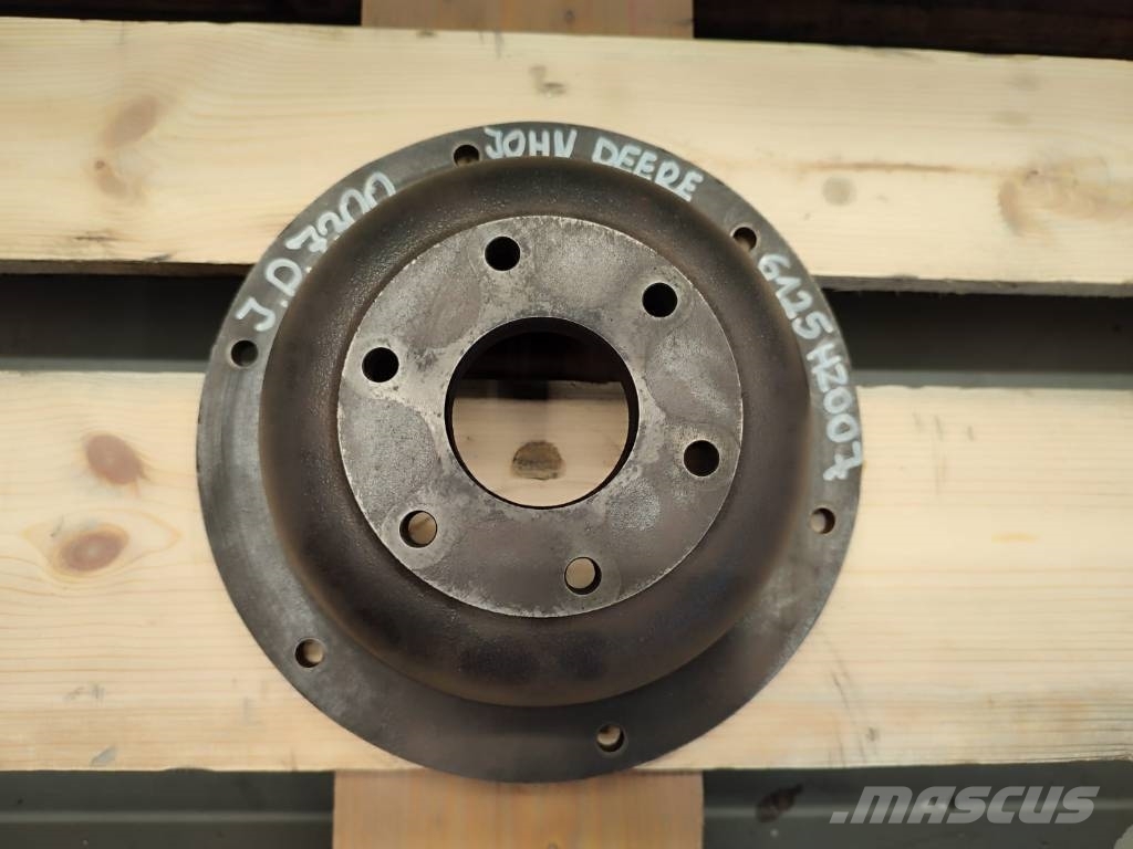 John Deere Fan hub Z81979 of the JOHN DEERE 6125HZ007 engine Mootorid