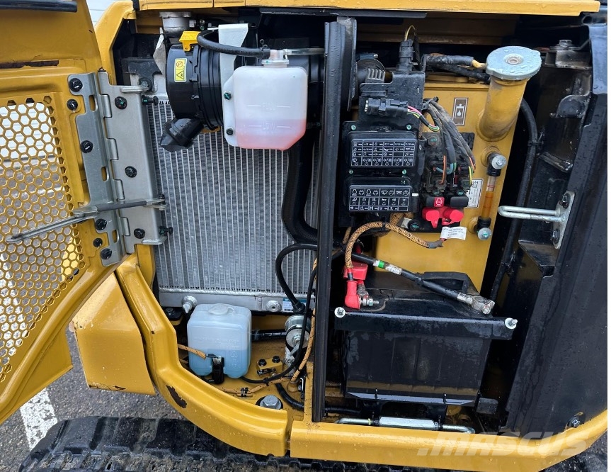 CAT 302.7 CR حفارات صغيرة أقل من 7 طن (حفارات صغيرة)