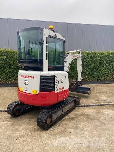 Takeuchi TB 23 R Mini pelle < 7t
