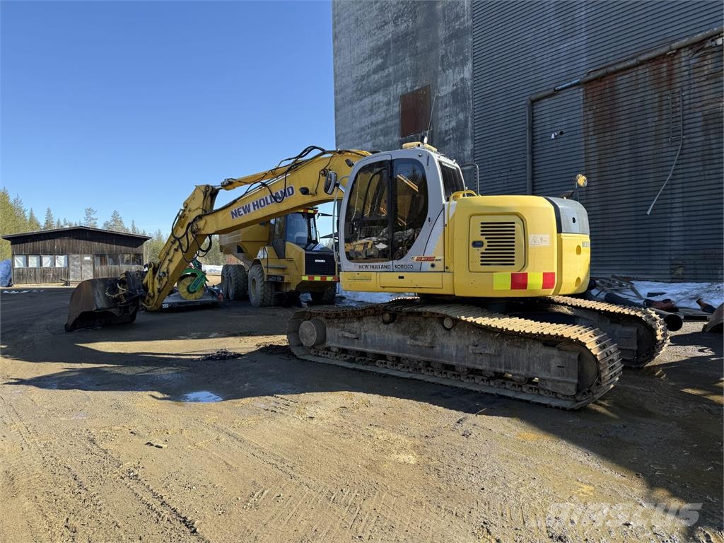 New Holland E235SR Asfalt recyclers