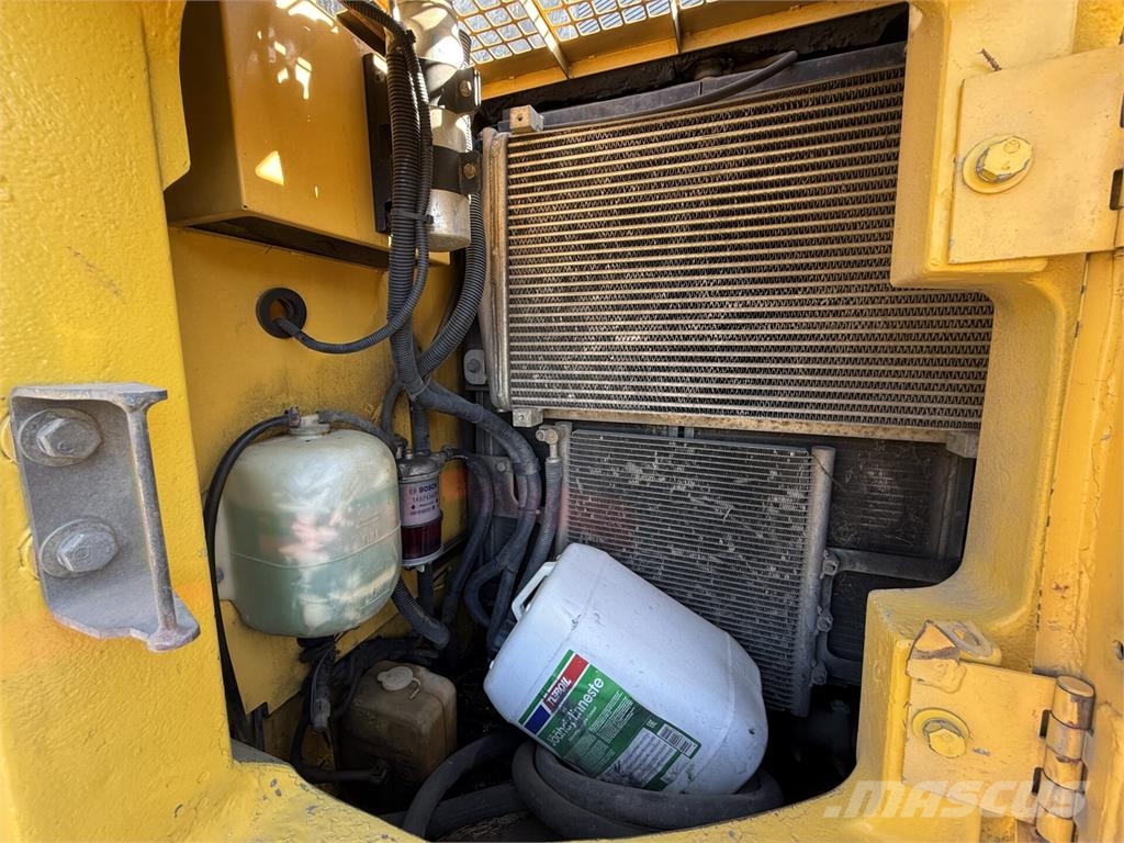 New Holland E235SR Asfalt recyclers