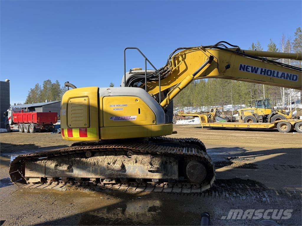 New Holland E235SR Asfalt recyclers