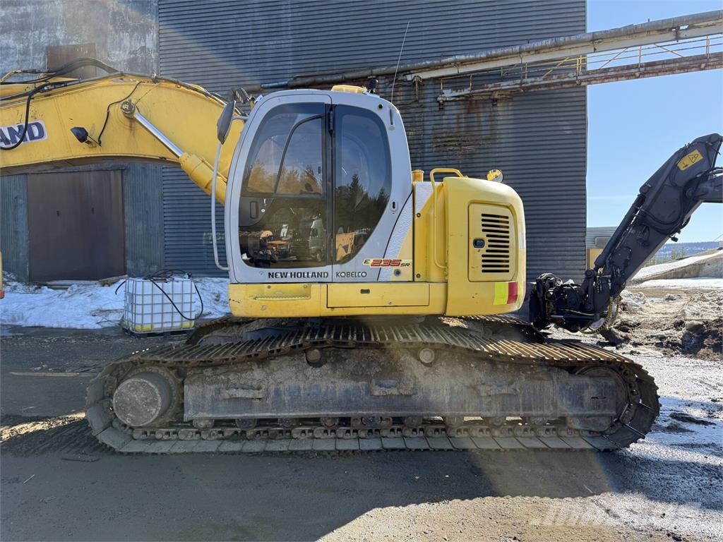 New Holland E235SR Asfalt recyclers