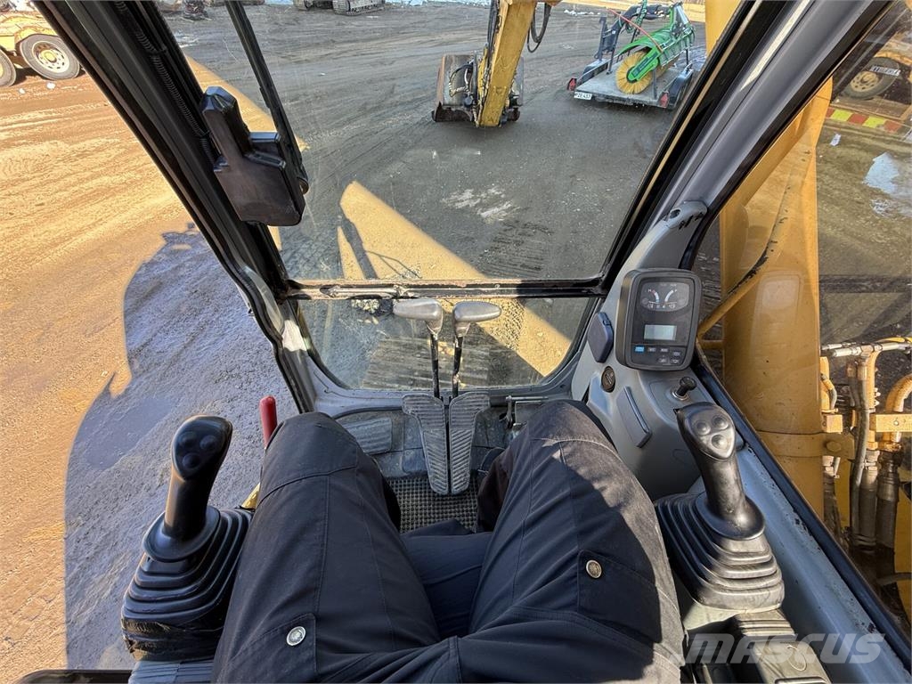 New Holland E235SR Asfalt recyclers