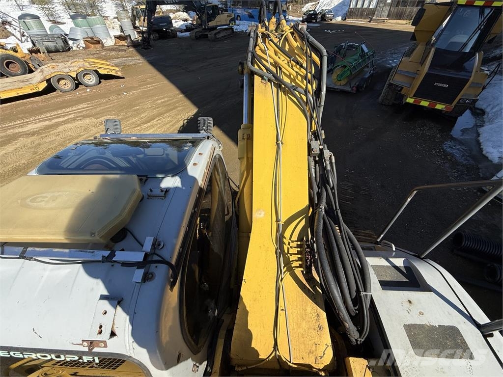 New Holland E235SR Asfalt recyclers