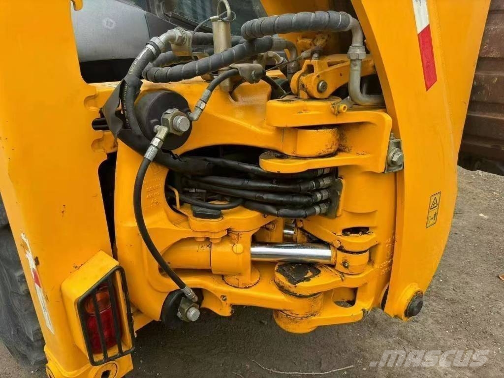JCB 3 CX Ekskavatori-iekrāvēji