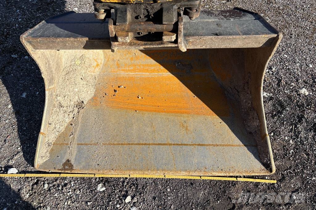 JCB Hydradig 110W inkl 3 skopor och Palmse kärra Hjulgrävare