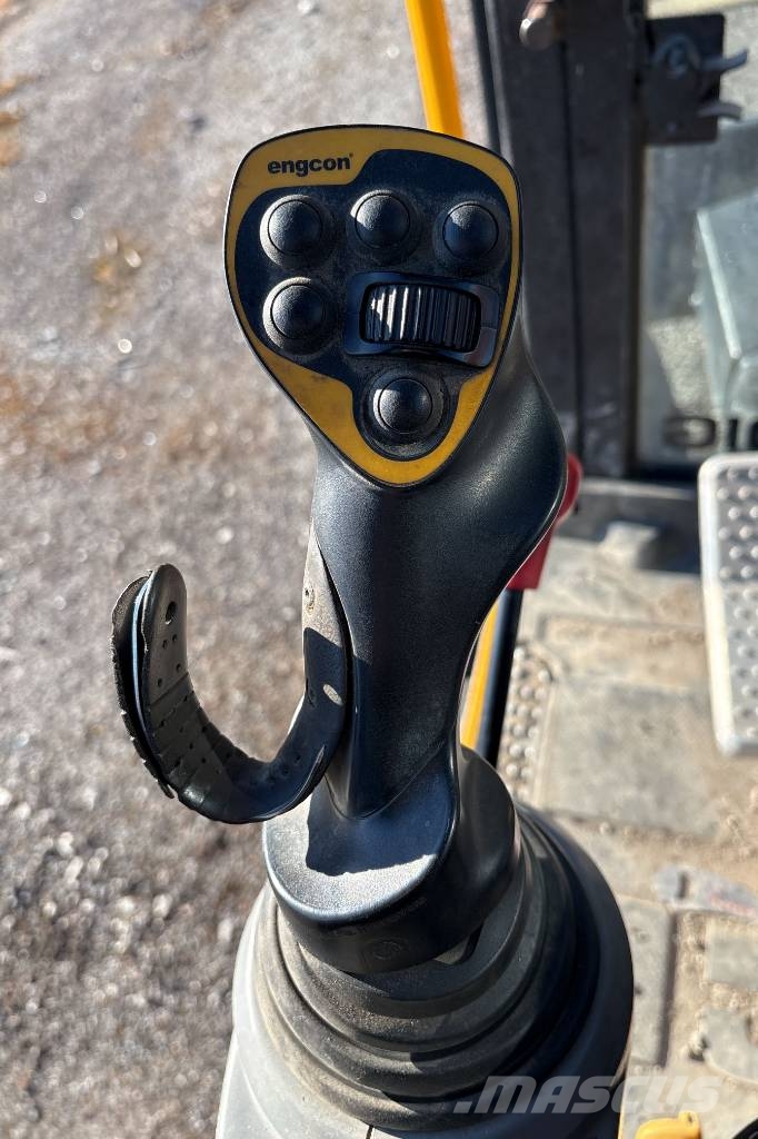 JCB Hydradig 110W inkl 3 skopor och Palmse kärra Hjulgrävare