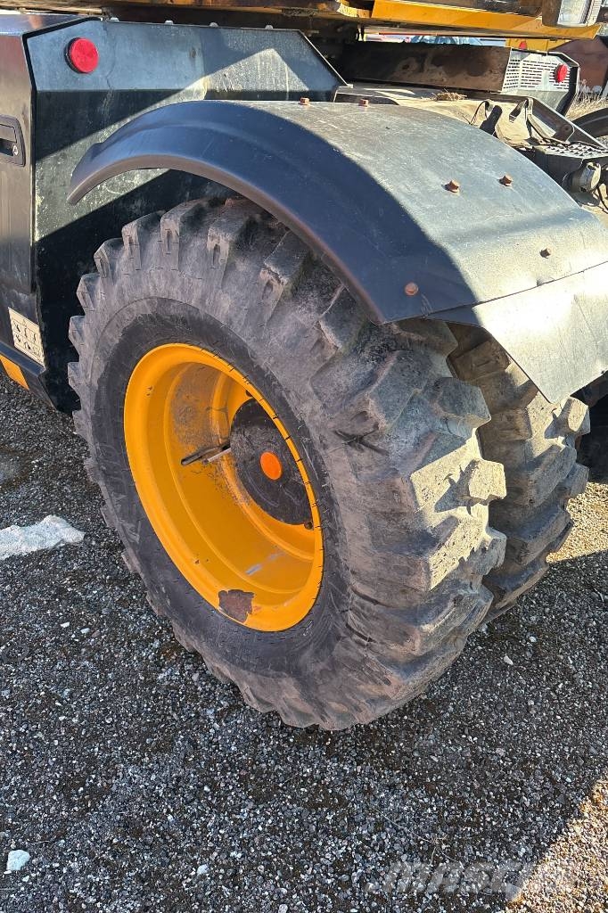 JCB Hydradig 110W inkl 3 skopor och Palmse kärra Hjulgrävare