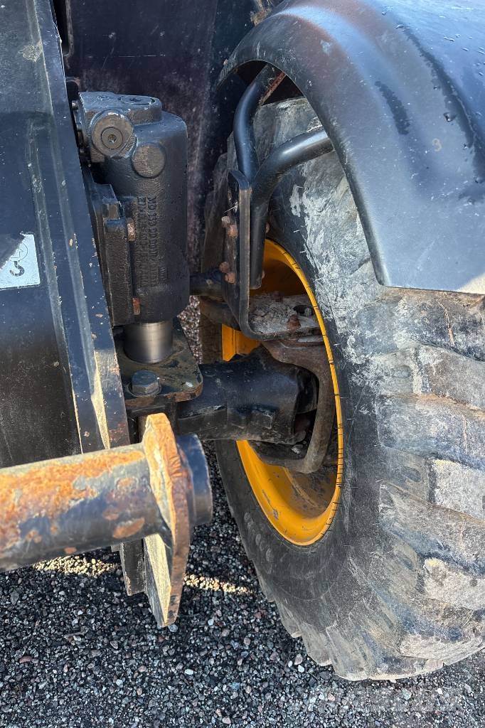 JCB Hydradig 110W inkl 3 skopor och Palmse kärra Hjulgrävare