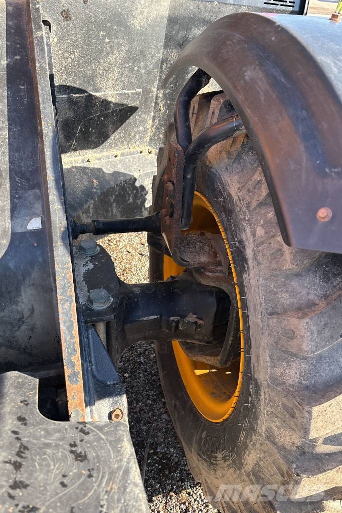 JCB Hydradig 110W inkl 3 skopor och Palmse kärra Hjulgrävare