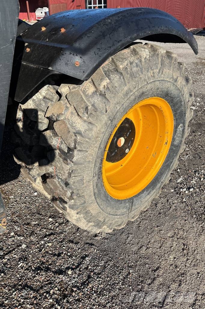 JCB Hydradig 110W inkl 3 skopor och Palmse kärra Hjulgrävare