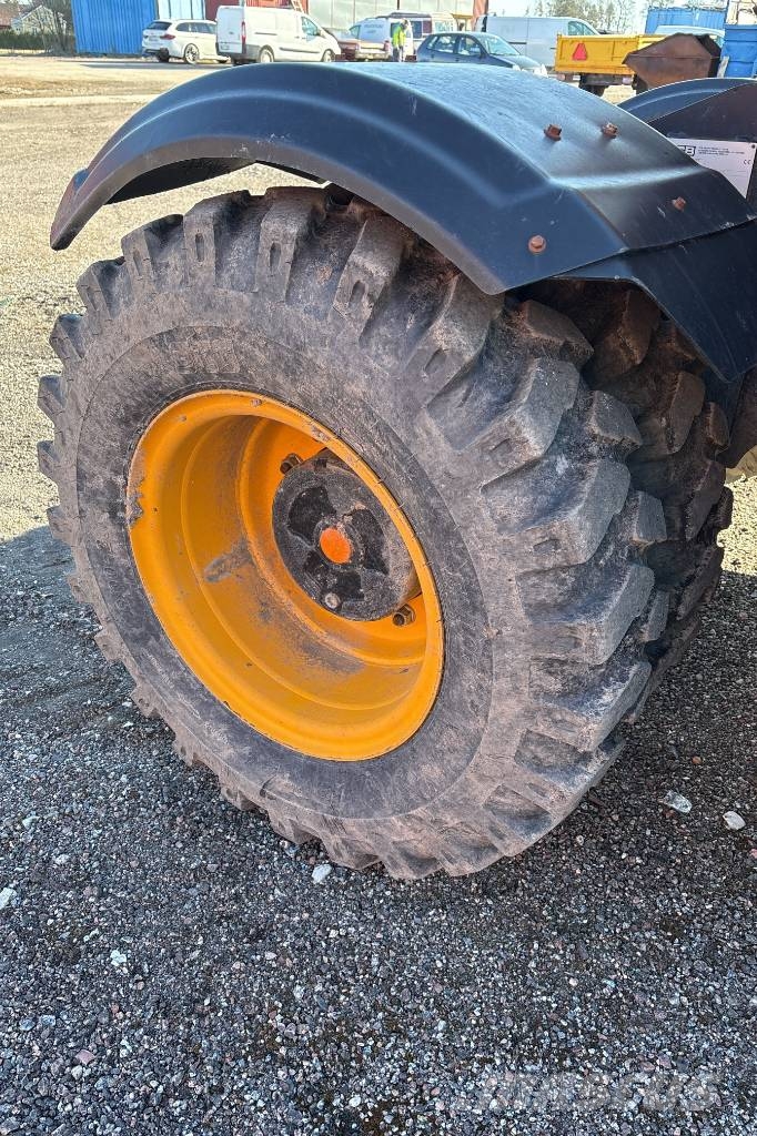 JCB Hydradig 110W inkl 3 skopor och Palmse kärra Hjulgrävare