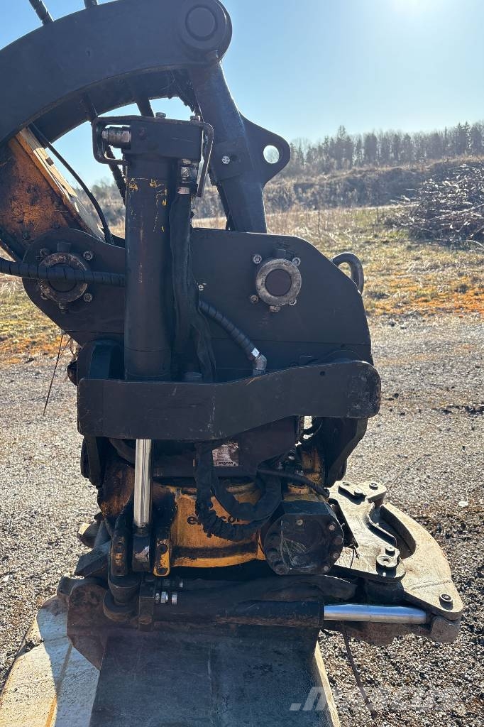 JCB Hydradig 110W inkl 3 skopor och Palmse kärra Hjulgrävare