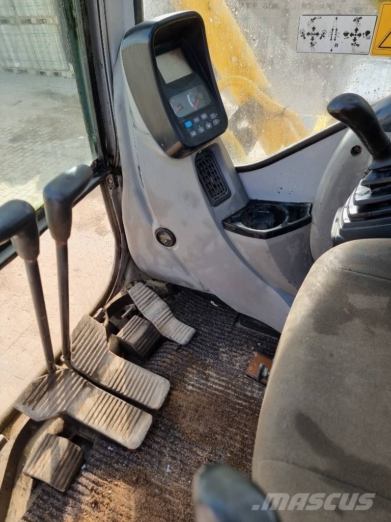 New Holland 215B Crawler excavators