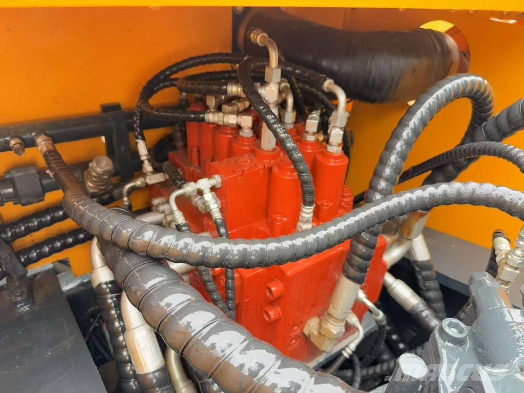 Hyundai 305-9T حفارات زحافة