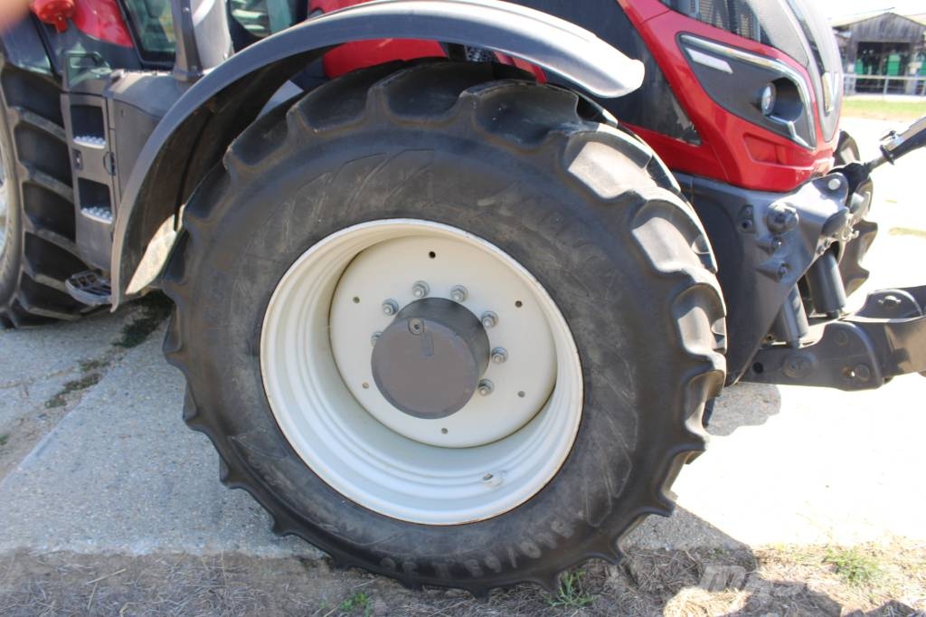 Valtra T 234 Traktorok