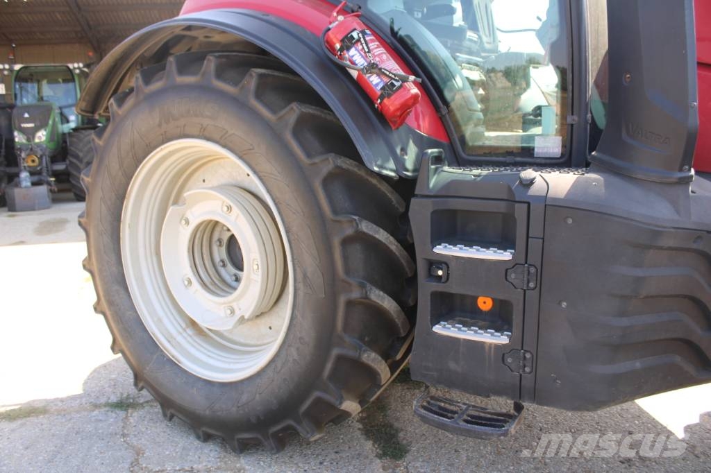 Valtra T 234 Traktorok