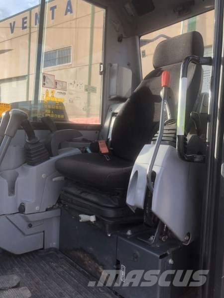 Kubota KX 080-4 中型挖掘机