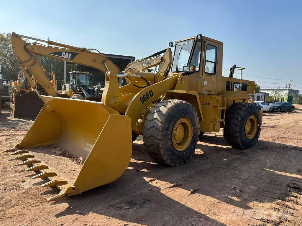 CAT 966D Wielladers