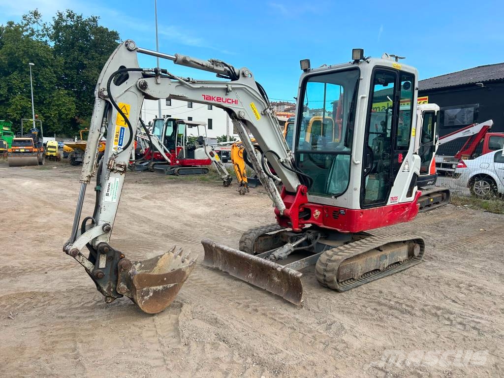 Takeuchi TB 225 Mini bageri <7t