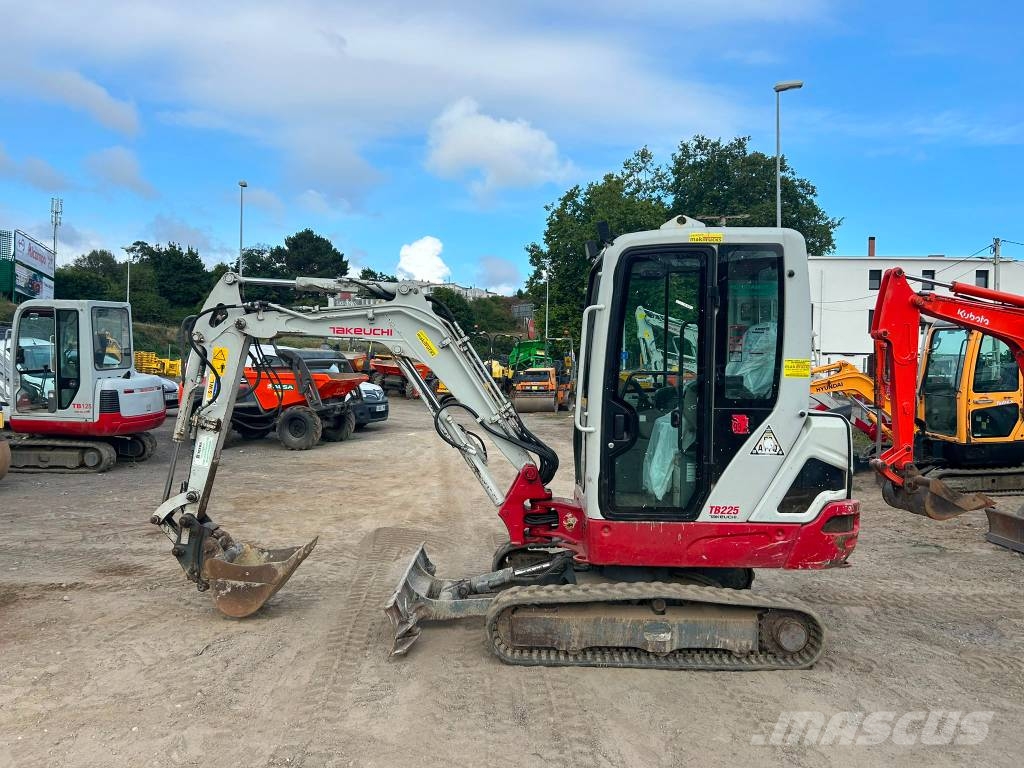 Takeuchi TB 225 Mini bageri <7t