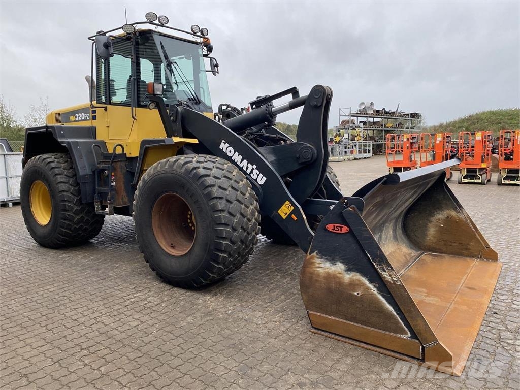 Komatsu WA320PZ لوادر بعجل