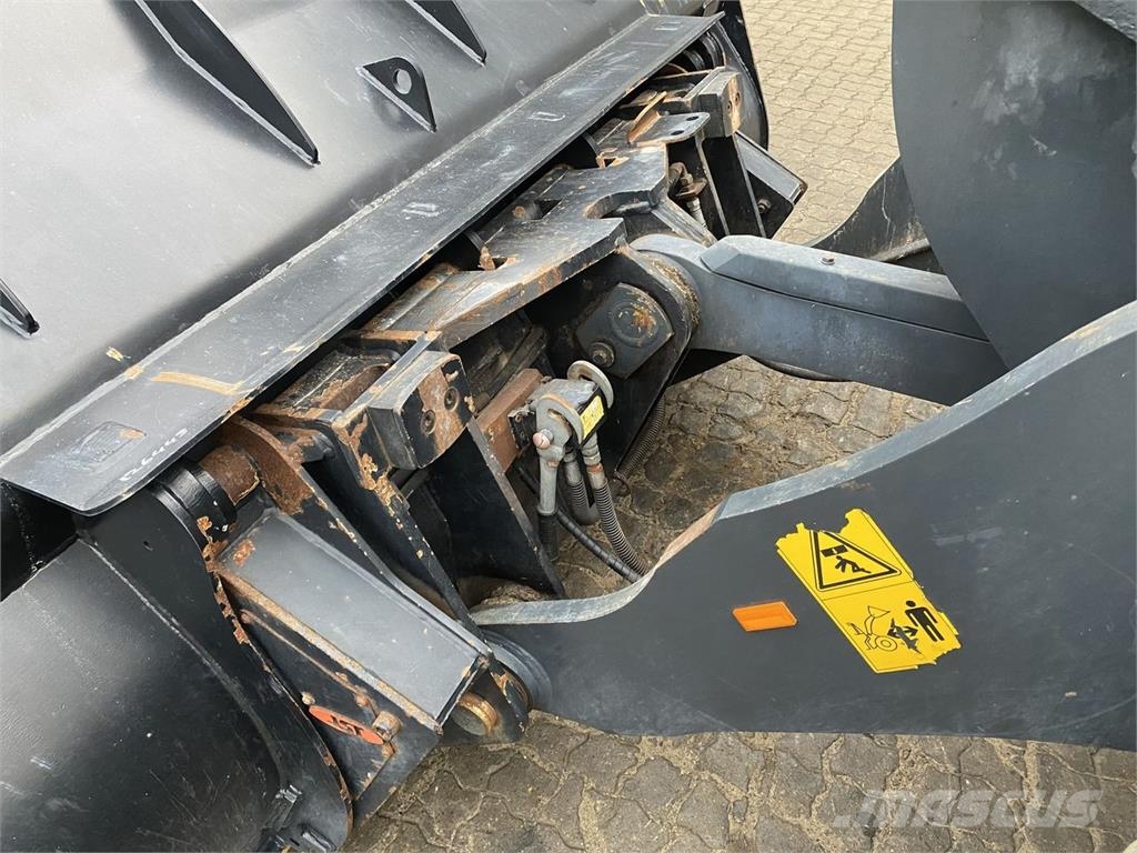 Komatsu WA320PZ لوادر بعجل