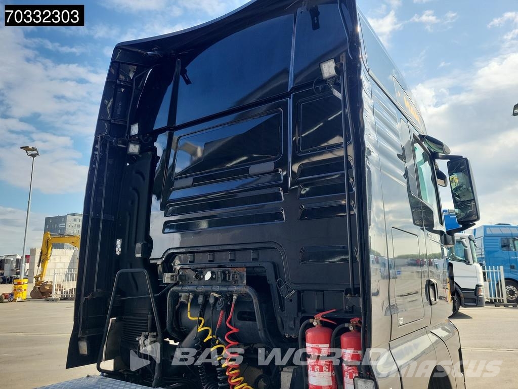 MAN TGX 18.460 TGX 4X2 Mega XXL 2xTanks Hebesattel Nav Ťahače