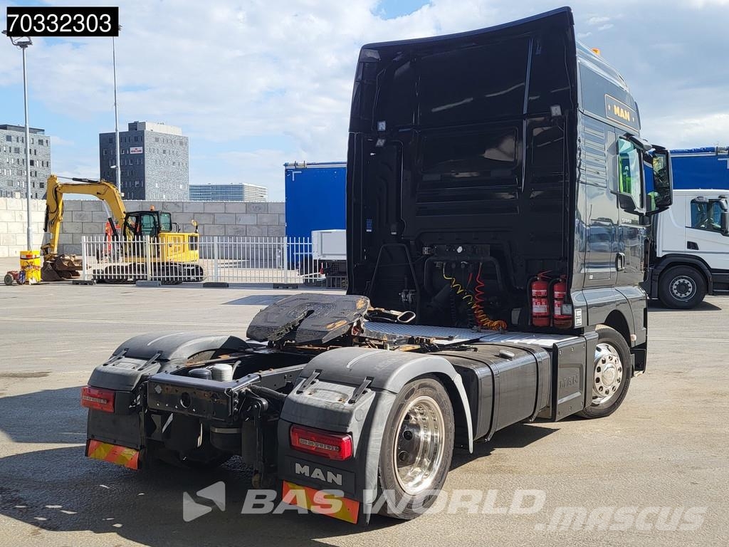 MAN TGX 18.460 TGX 4X2 Mega XXL 2xTanks Hebesattel Nav Ťahače