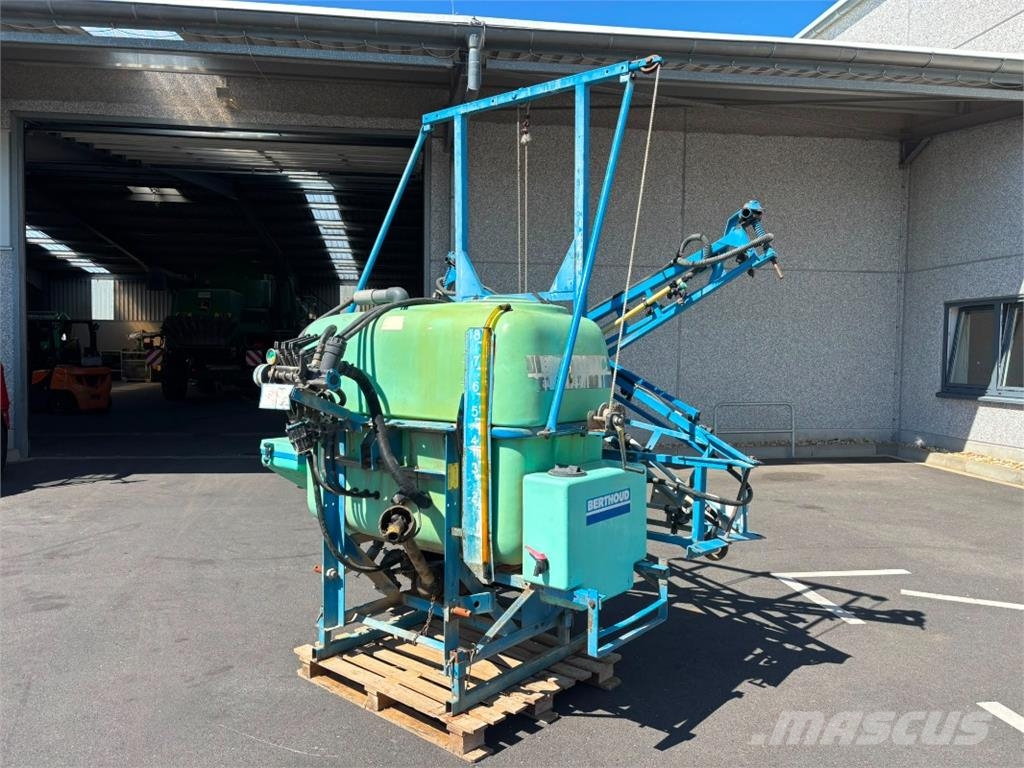 Berthoud GDA 800 牽引式噴霧機