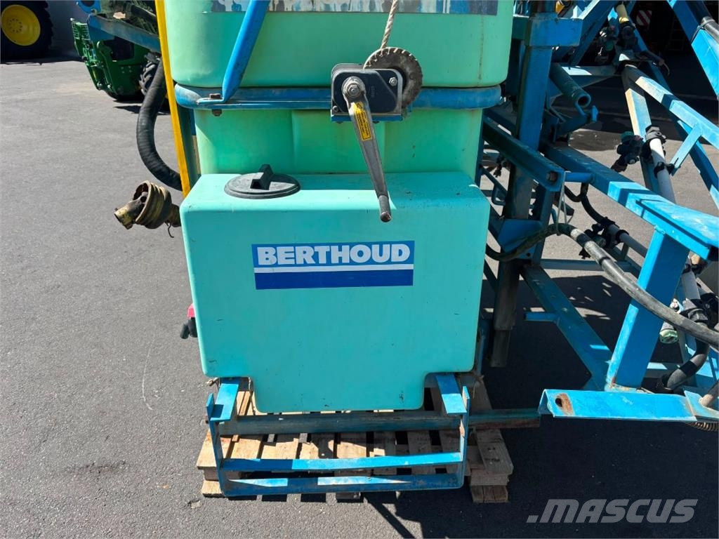 Berthoud GDA 800 牽引式噴霧機