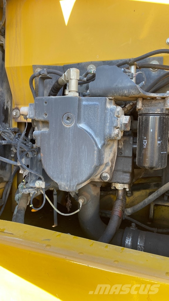 Komatsu PC 240 NLC-10 Kāpurķēžu ekskavatori