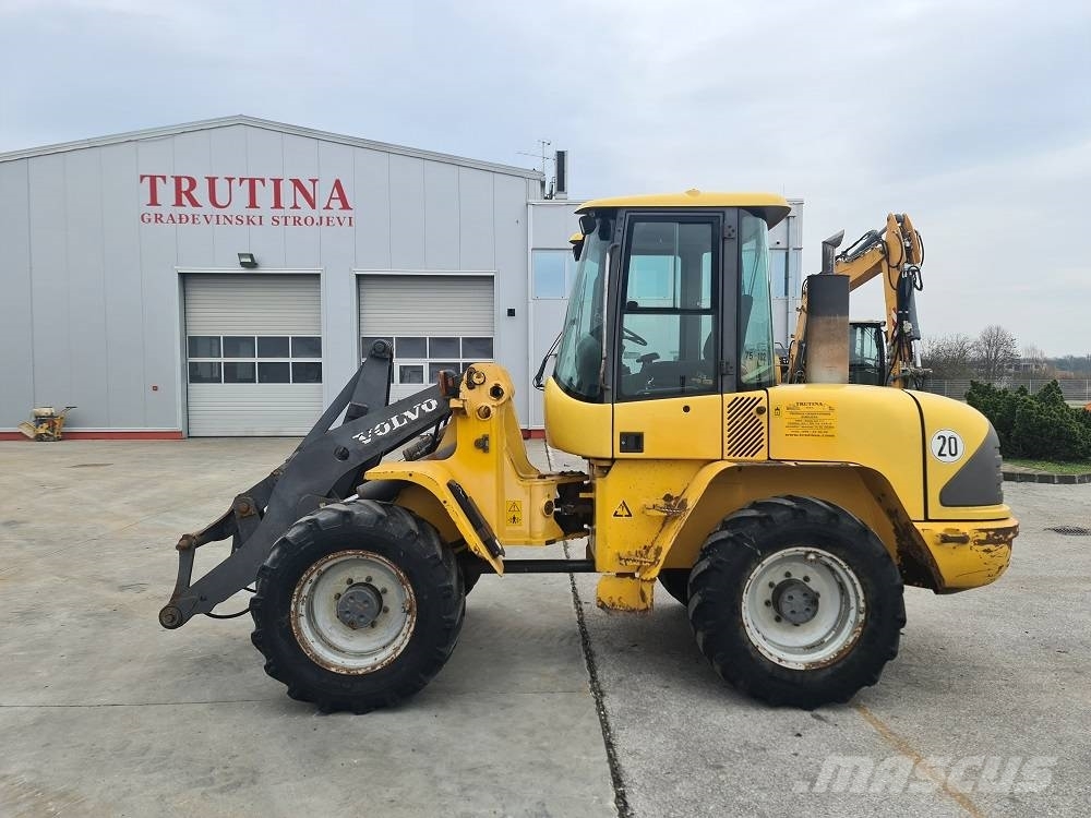 Volvo L 40 B Колесни товарачи