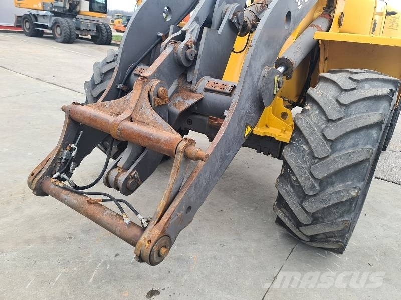 Volvo L 40 B Колесни товарачи